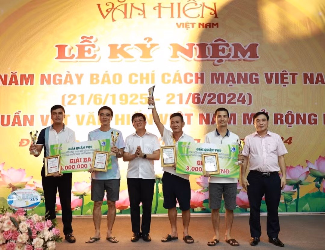 Sôi nổi giải quần vợt trên miền quê văn hóa -0