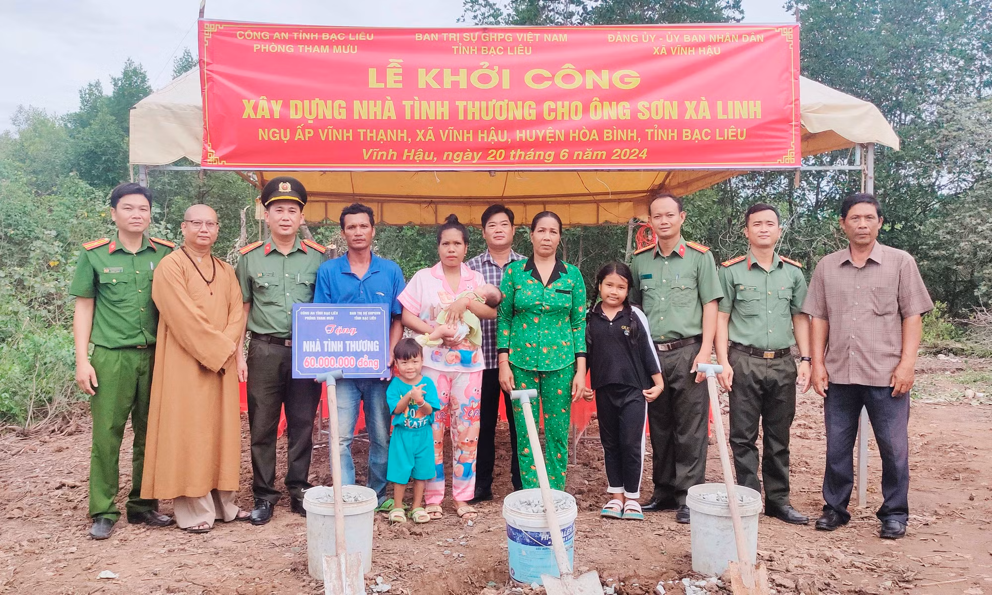 Xây dựng nhà đại đoàn kết tặng gia đình đồng bào Khmer -0