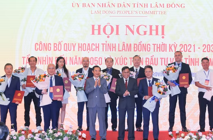 Lâm Đồng lấy nông lâm nghiệp là trọng tâm, công nghiệp là động lực, du lịch là đột phá -1