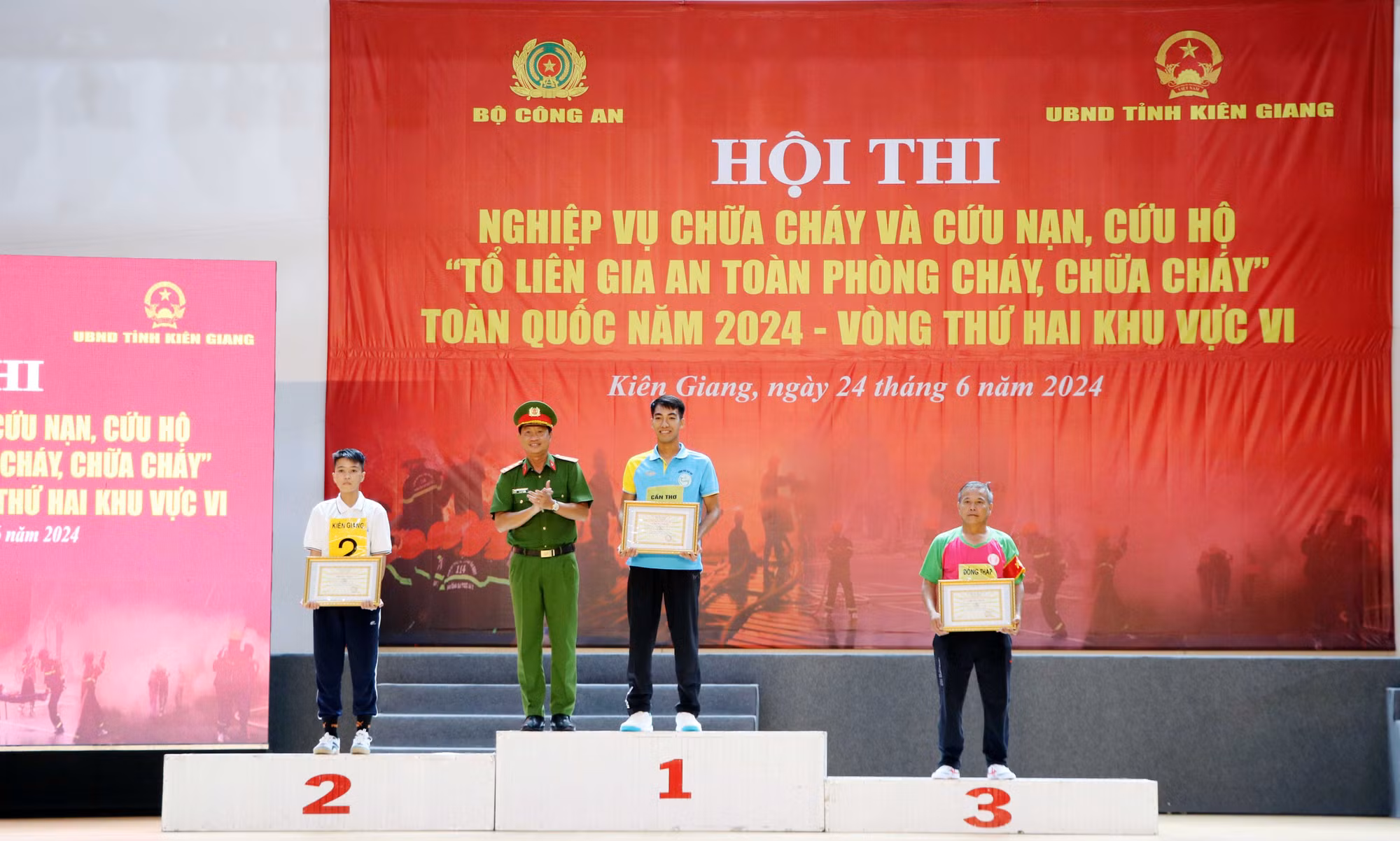 Sôi nổi Hội thi nghiệp vụ chữa cháy và cứu nạn cứu hộ “Tổ liên gia an toàn PCCC” khu vực VI -0