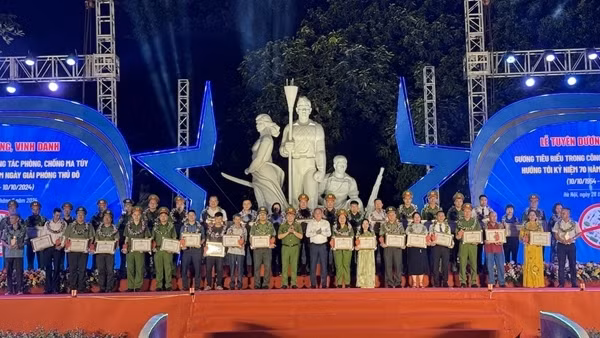Hà Nội tuyên dương điển hình tiên tiến trong công tác phòng, chống ma tuý