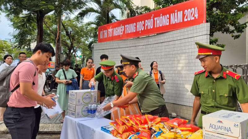 Hơn 1 triệu thí sinh thi môn đầu tiên trong kỳ thi tốt nghiệp