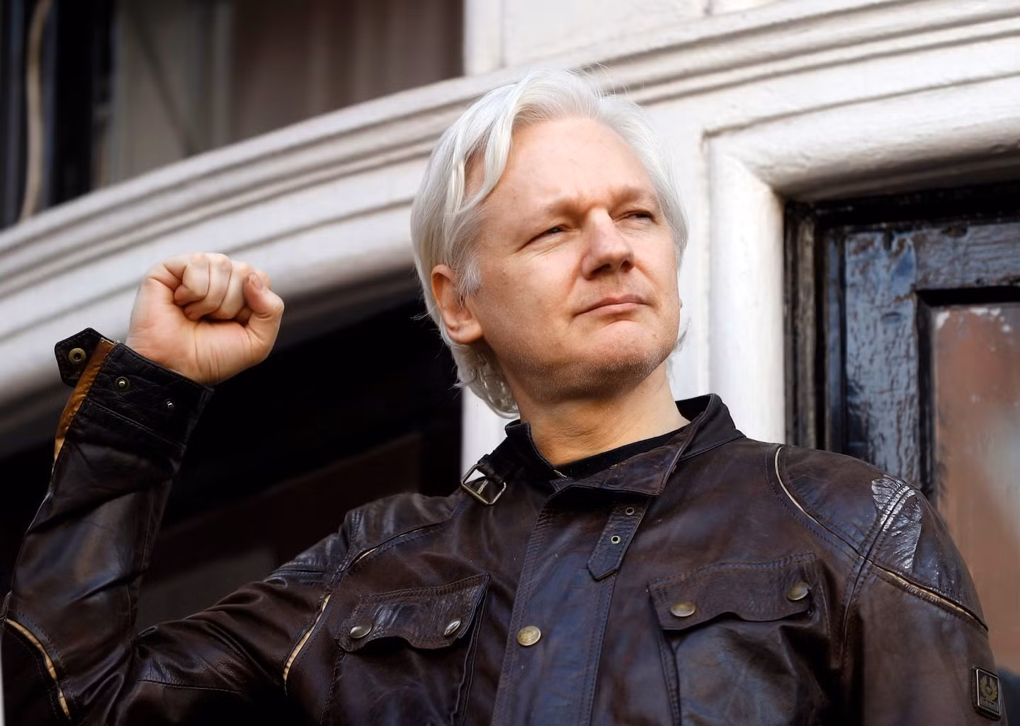 Ông trùm WikiLeaks được trả tự do -0