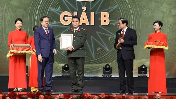 Những giải thưởng cao quý tôn vinh các nhà báo Công an