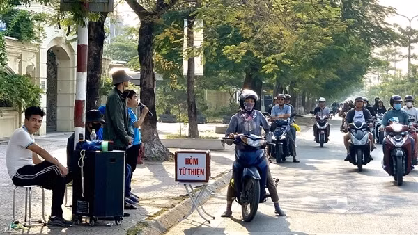 Hải Phòng nỗ lực giải quyết tình trạng người lang thang bán hàng rong, xin tiền