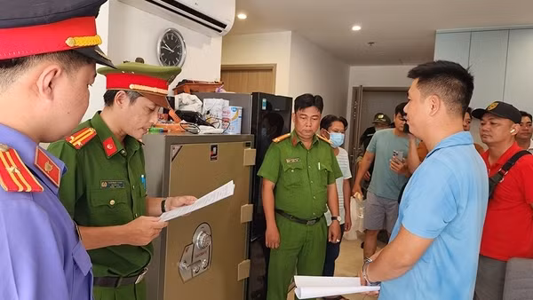 Theo chân Ban Chuyên án bắt giữ nhóm đối tượng “vẽ” dự án, bán đất rừng Phú Quốc