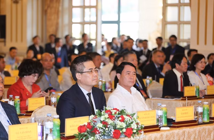 Lâm Đồng lấy nông lâm nghiệp là trọng tâm, công nghiệp là động lực, du lịch là đột phá -0