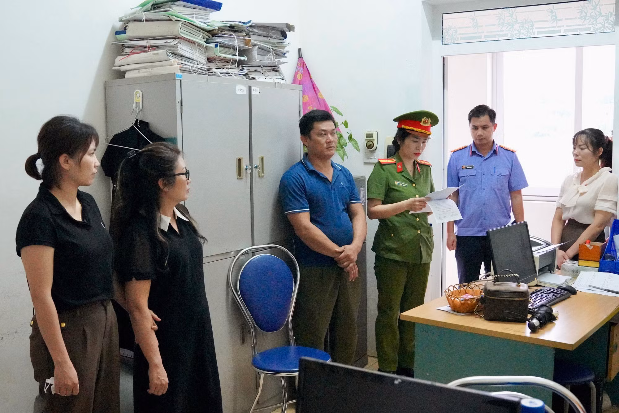 Khởi tố 6 bị can về hành vi “Lợi dụng chức vụ, quyền hạn trong khi thi hành công vụ” -0