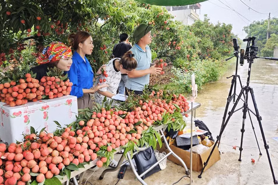 Livestream tạo cuộc đua gay cấn trong thương mại điện tử -0