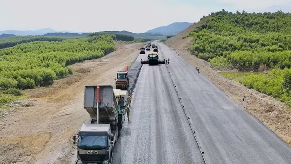 Nghiêm cấm móc ngoặc gửi thầu phụ trong thi công dự án giao thông