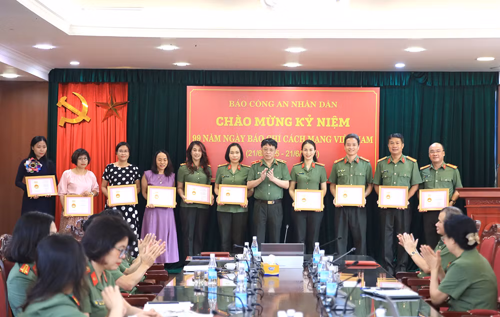 Trân trọng những đóng góp của đội ngũ phóng viên, biên tập viên Báo CAND -0
