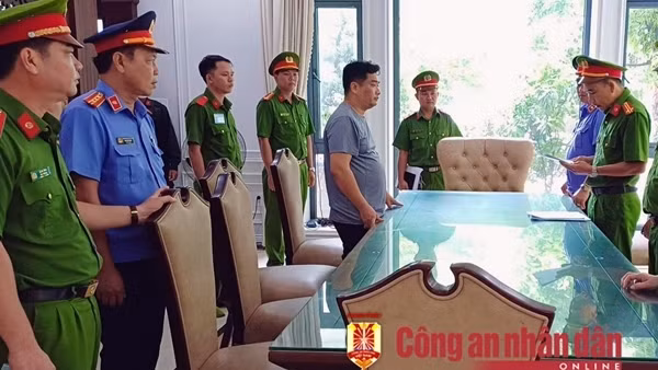 "Nổ" quen biết sếp để nhận 15 tỷ đồng bảo kê bán đất trong vụ Công ty LHĐ