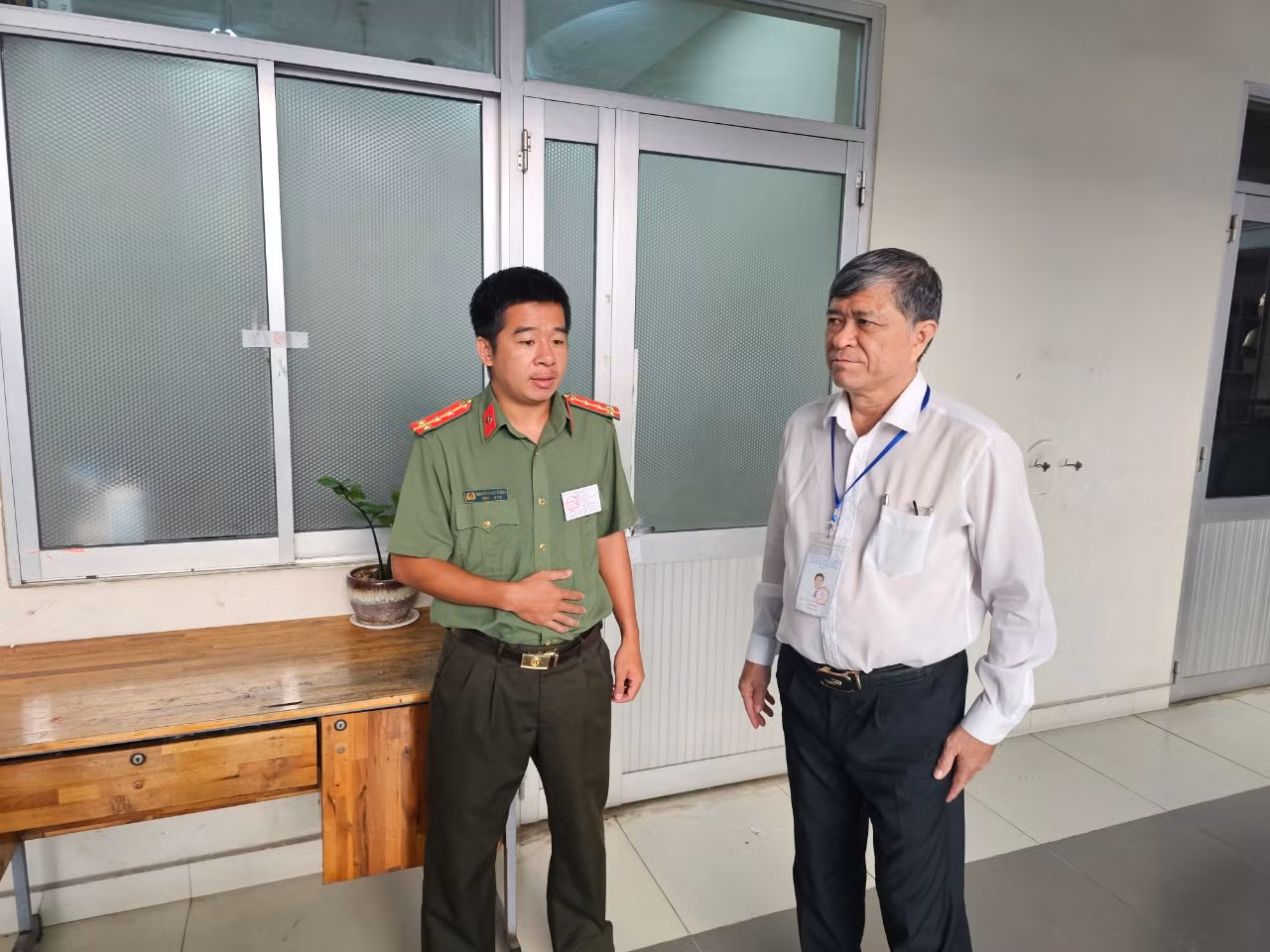 Nhiều thí sinh được lực lượng Công an hỗ trợ đưa tới điểm thi kịp thời -0
