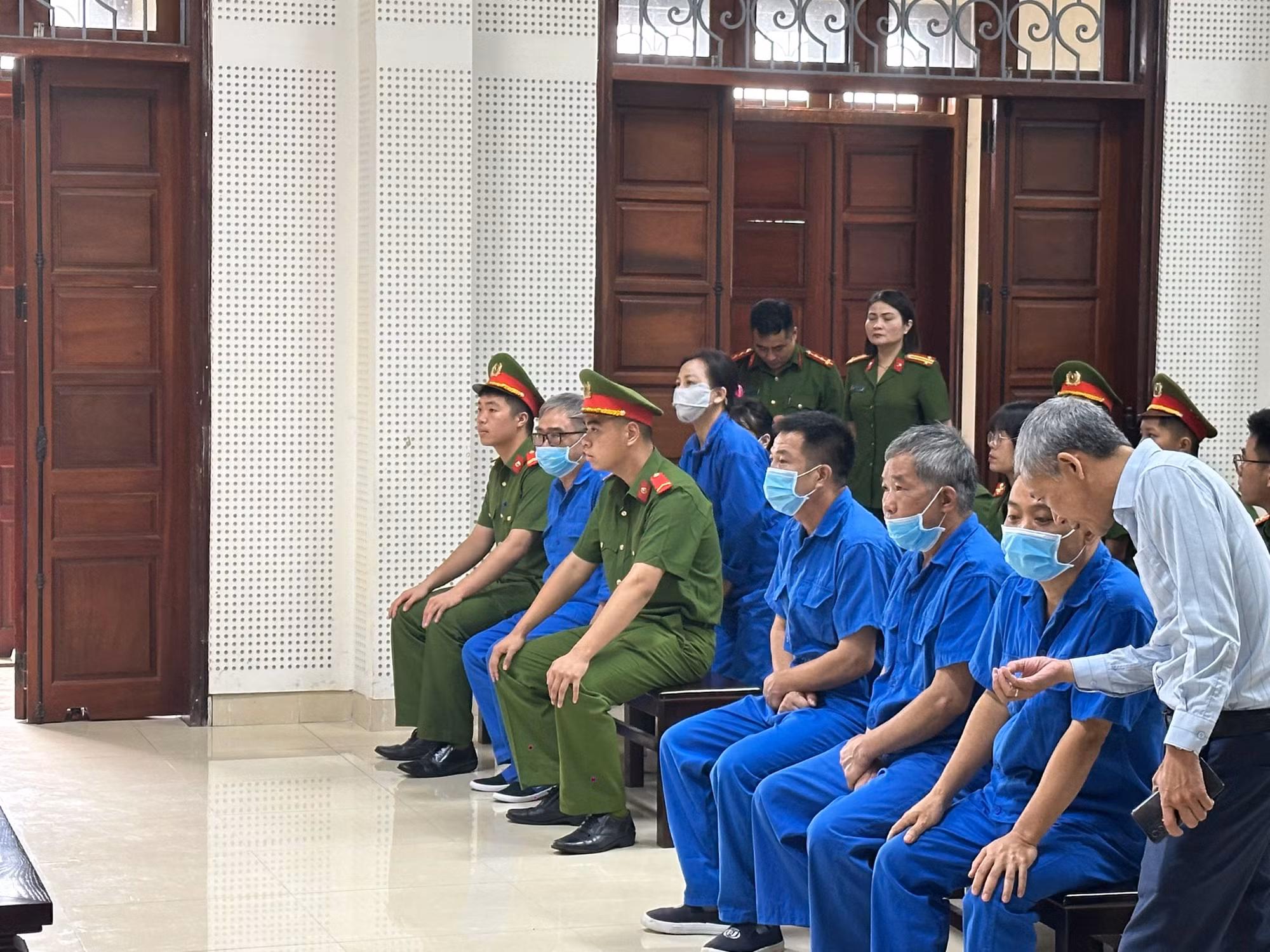 Bị cáo Đỗ Hữu Ca được giảm 3 năm tù -0