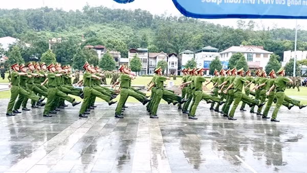 Chuẩn bị Lễ ra mắt Lực lượng tham gia bảo vệ ANTT ở cơ sở tại huyện Bát Xát
