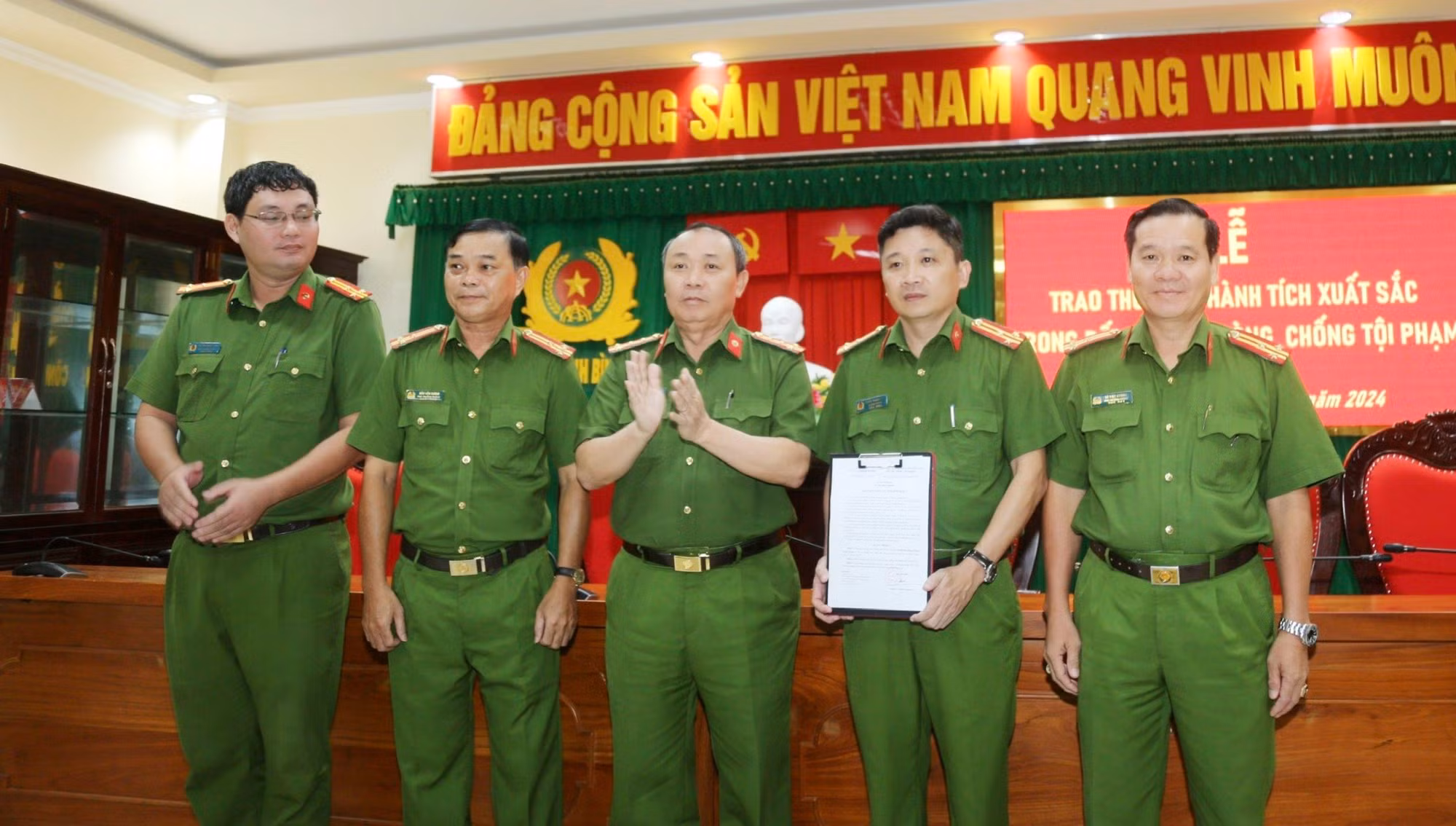 Khen thưởng lực lượng triệt phá chuyên án ma túy lớn tại Bình Định -0