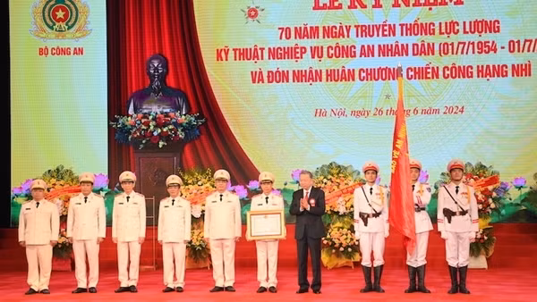 Chủ tịch nước Tô Lâm trao phần thưởng cao quý tặng lực lượng Kỹ thuật nghiệp vụ CAND