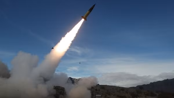 Ukraine phóng tên lửa chứa đạn chùm vào Crimea