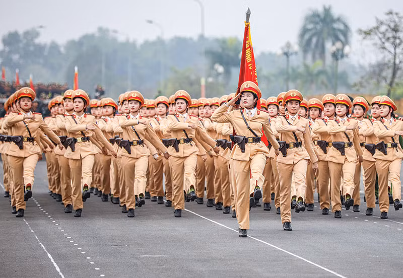 DB4-“Vượt nắng thắng mưa” ở thao trường tập luyện diễu binh -1