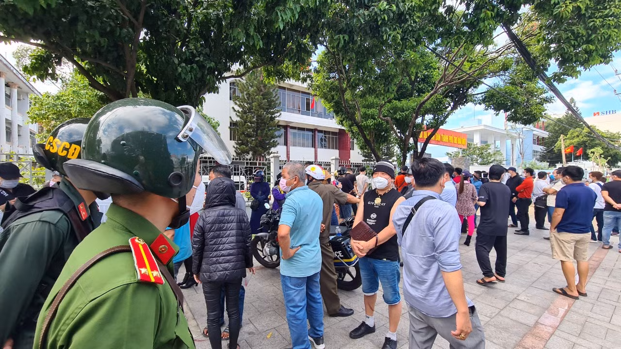 Đối tượng cưỡng đoạt tài sản của bà Phương Hằng bị tuyên phạt 1 năm tù treo -0