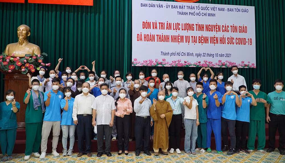 Tôn giáo đồng hành cùng đất nước -0