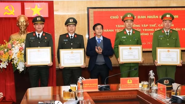 20.000 giấy tờ giả bị phát hiện như thế nào? ảnh 6
