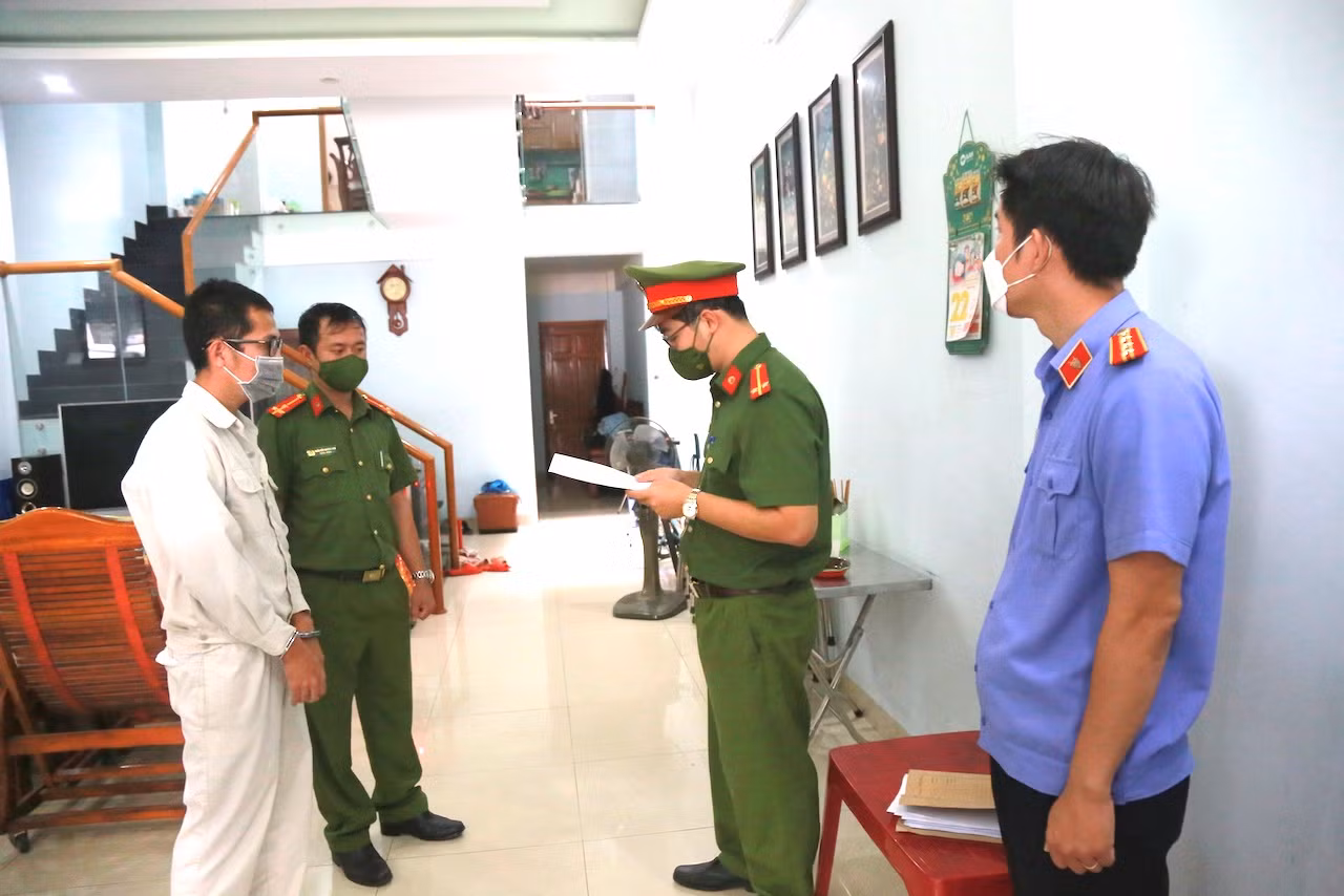 Nhân viên bán hàng “tung chiêu” chiếm đoạt tiền tỷ của công ty -0