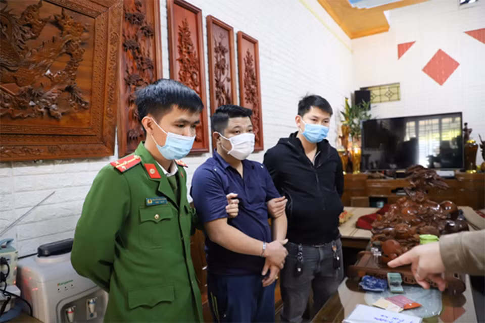 Bắt nhóm đối tượng cho vay nặng lãi, thu lợi bất chính 5,7 tỷ đồng -0