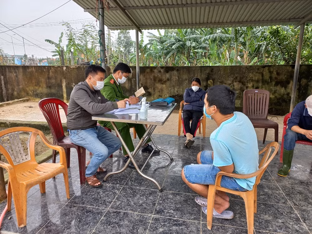 Bắt giữ xe tải chở gia súc không có giấy kiểm dịch -0
