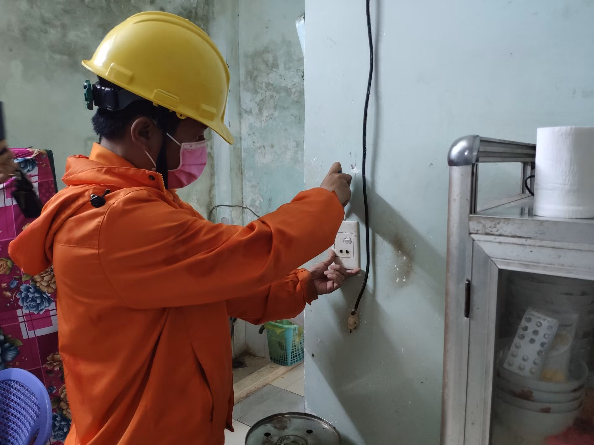 Xử phạt chủ hộ 11 triệu đồng vì “sài chùa” hơn 3.470 kWh điện -0
