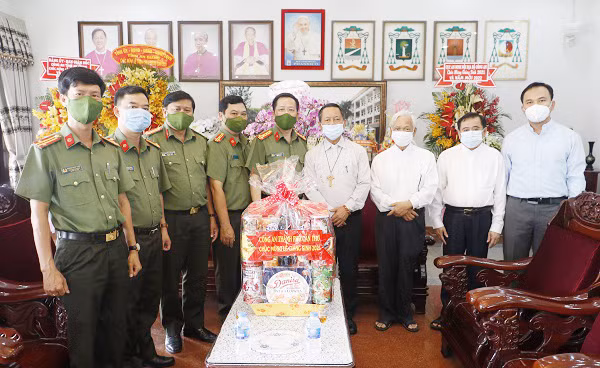 Công an TP Cần Thơ chúc mừng Giáng sinh 2021 -0