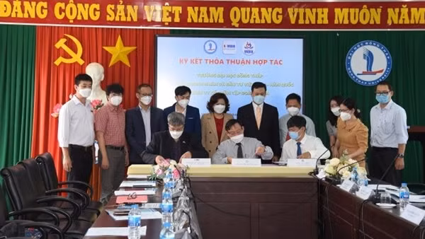 Liên kết đào tạo, phát triển nguồn nhân lực chất lượng cao tại TP HCM và các vùng lân cận