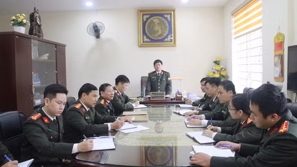 Lính an ninh điều tra vùng biên ải