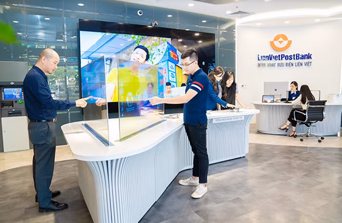 Trải nghiệm dịch vụ tại phòng giao dịch thông minh của LienVietPostBank với nhiều phần quà hấp dẫn -0