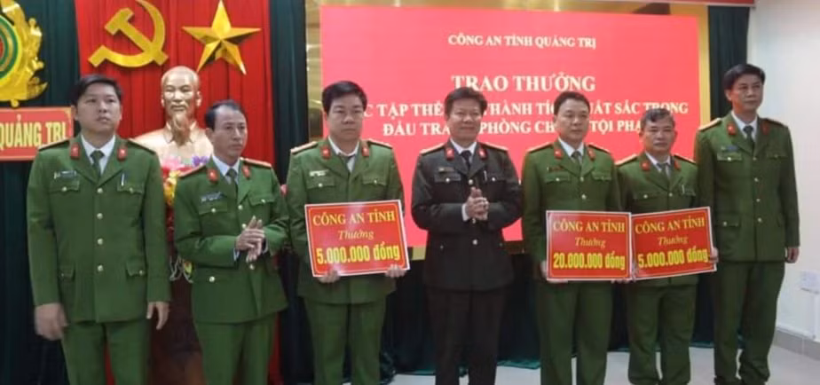 Trao thưởng cho lực lượng phối hợp khám phá chuyên án tàng trữ, mua bán 17 kg ma túy ảnh 4