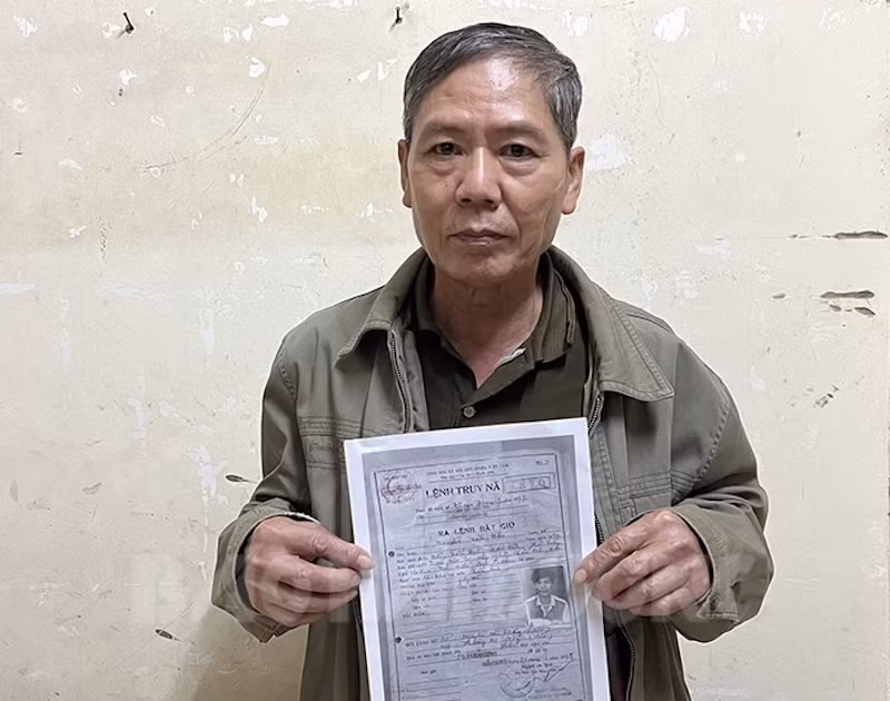 Vận động đối tượng 26 năm trốn truy nã ra đầu thú -0