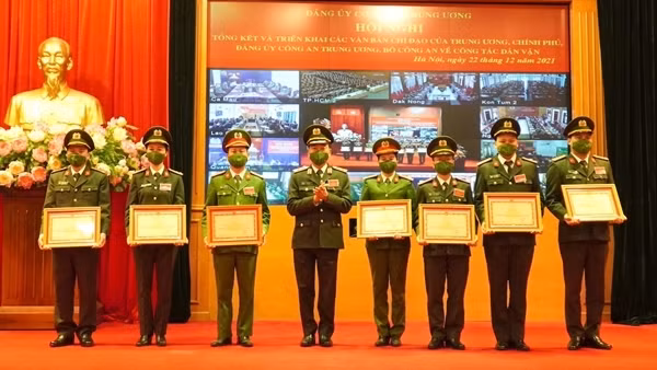Bộ Công an và Ban Dân vận TW ký kết chương trình phối hợp giai đoạn 2022-2026 ảnh 8