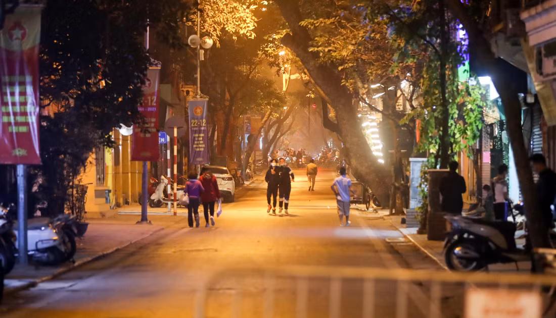 Đảm bảo an toàn giữa “bão dịch” để người dân vui đón Giáng sinh ấm áp -0