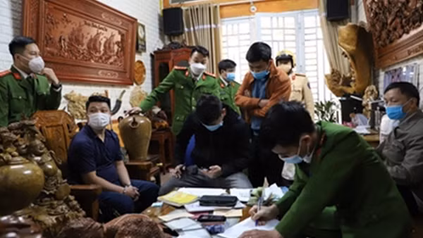 Bắt nhóm đối tượng cho vay nặng lãi thu lợi bất chính 5,7 tỷ đồng