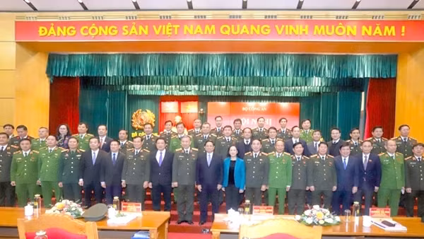 Thủ tướng: "Kiếm phải sắc, lá chắn phải vững, tâm phải trong sáng" ảnh 11