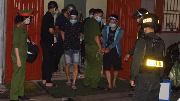 Kiên quyết chặn đứng các băng nhóm “tín dụng đen” sử dụng vũ khí “nóng” ảnh 3