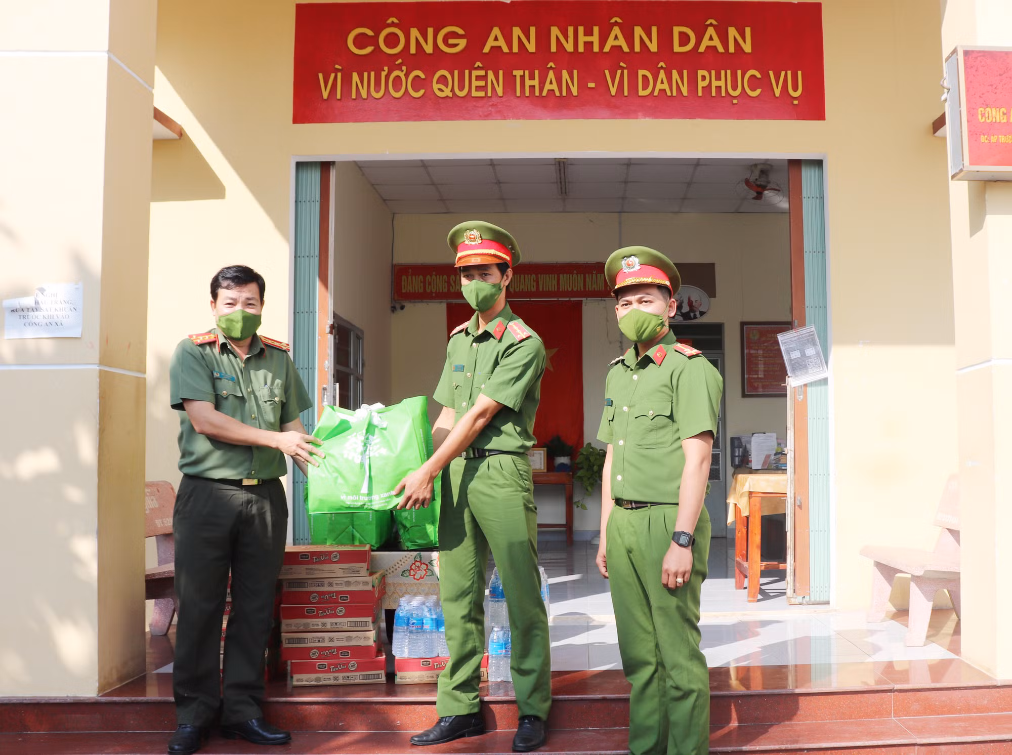 Đồng hành cùng người dân gặp khó khăn do COVID-19 -0