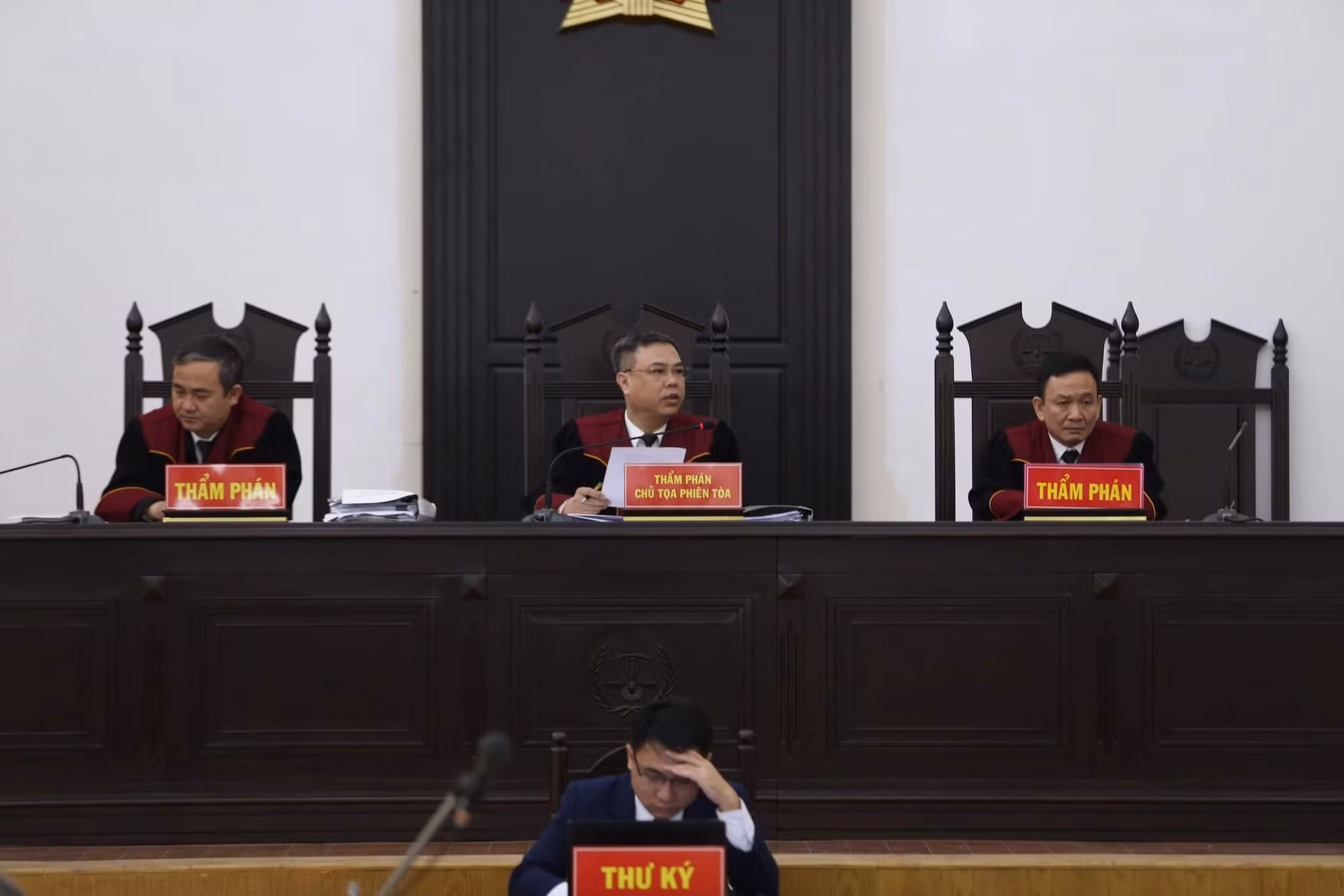 Hoãn phiên xử cựu Bộ trưởng Vũ Huy Hoàng do đang điều trị bệnh -0