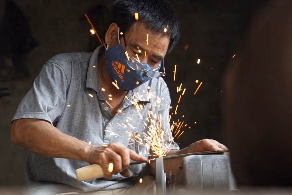 Lửa thắp sáng núi Hồng -0