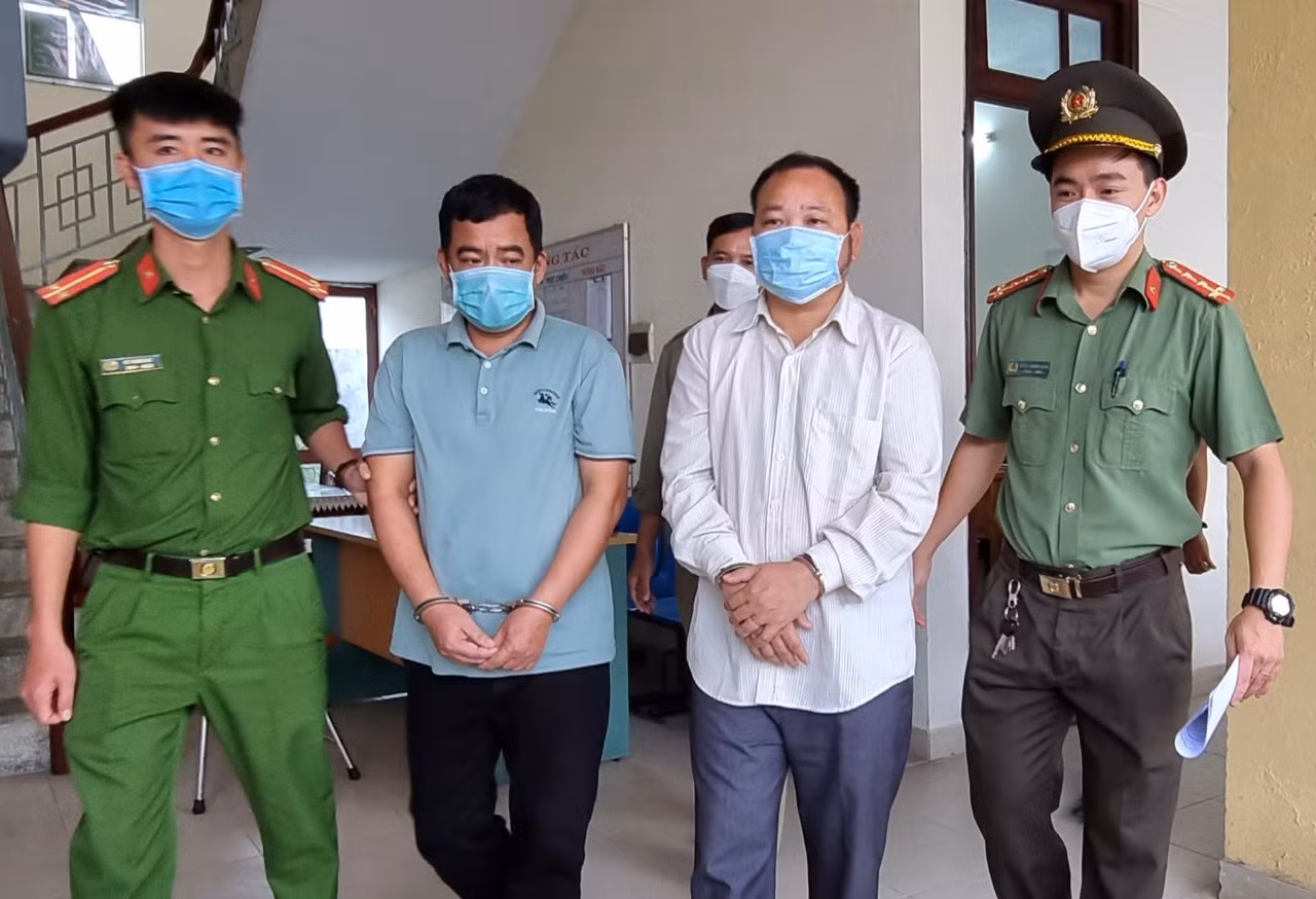 Bắt 2 tài xế tiếp tay cho người nước ngoài nhập cảnh trái phép -0