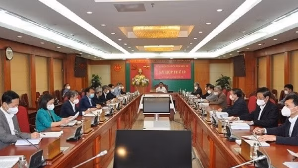 Cảnh cáo, khai trừ Đảng hàng loạt lãnh đạo tỉnh Phú Yên ảnh 2