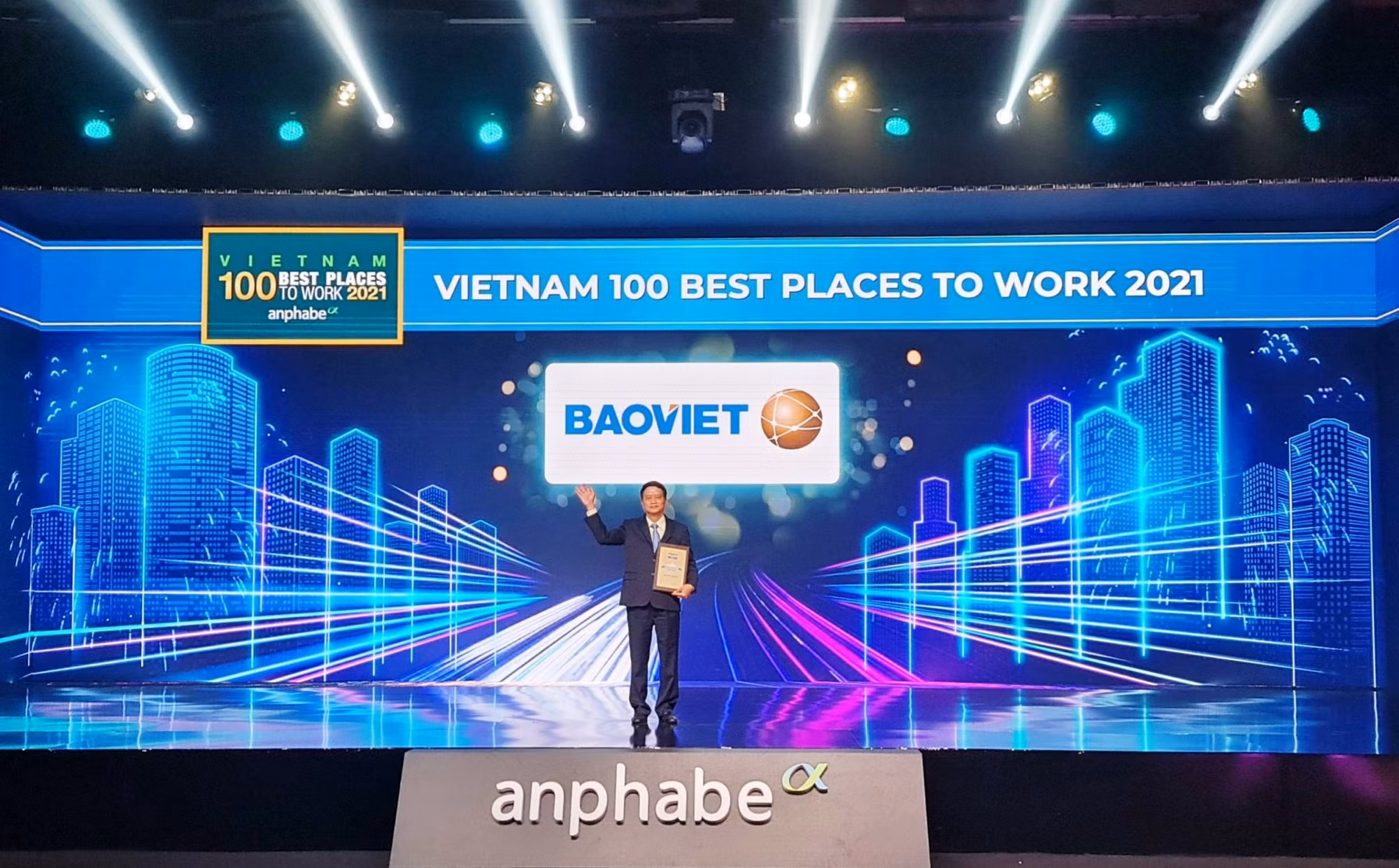 Bảo Việt - Nơi làm việc tốt nhất Việt Nam và Thương hiệu nhà tuyển dụng hấp dẫn năm 2021 do Anphabe công bố -0