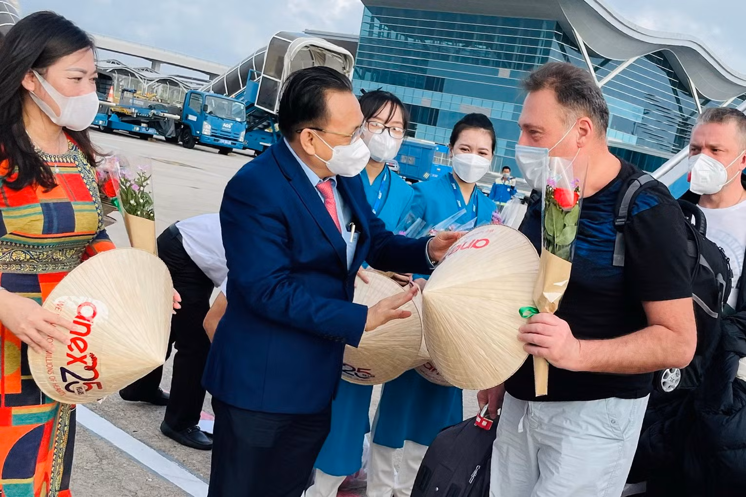325 du khách Nga đầu tiên có “hộ chiếu vaccine” đến Khánh Hòa -0