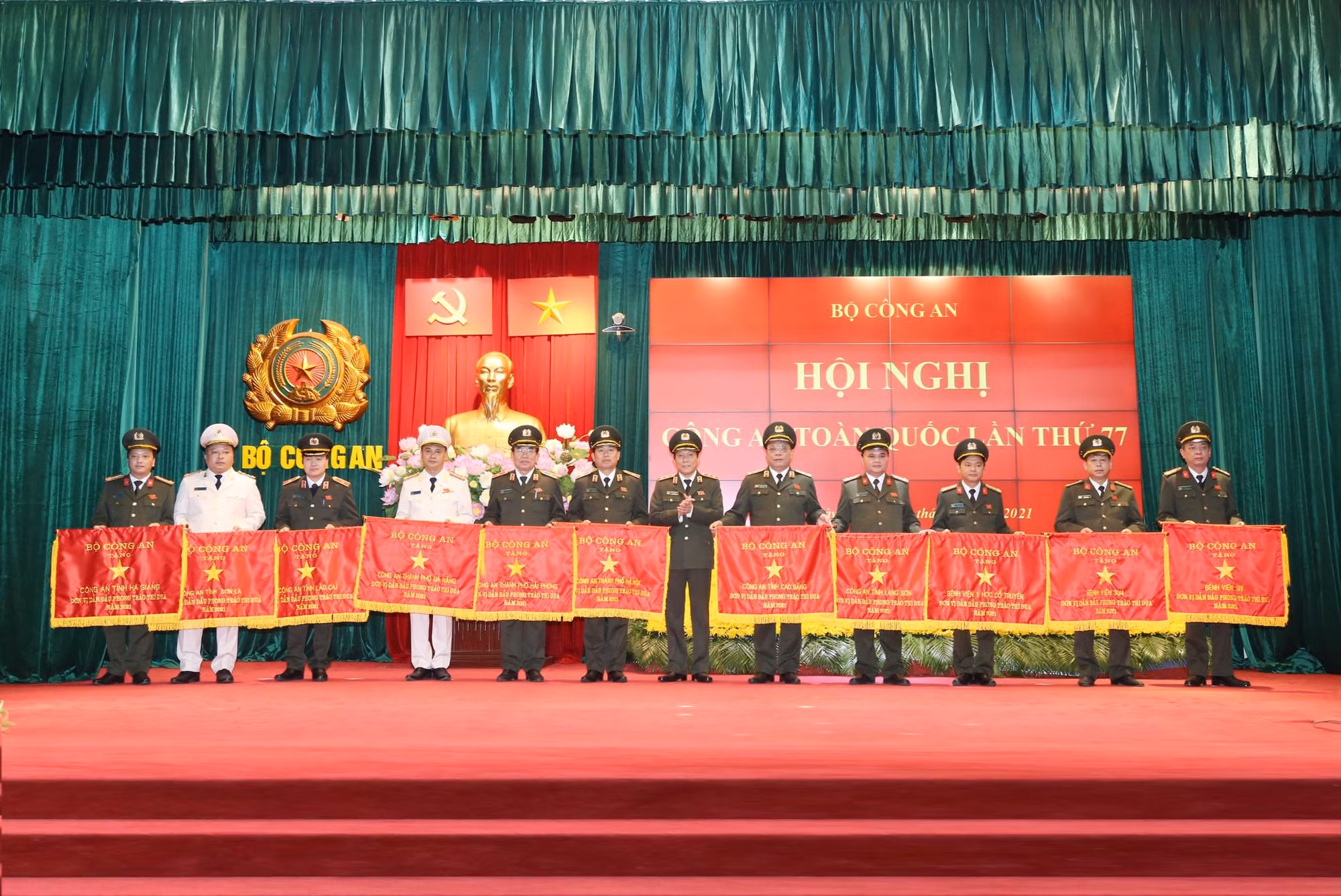 Lãnh đạo Bộ Công an trao Danh hiệu Thi đua xuất sắc tặng Công an các đơn vị, địa phương -0