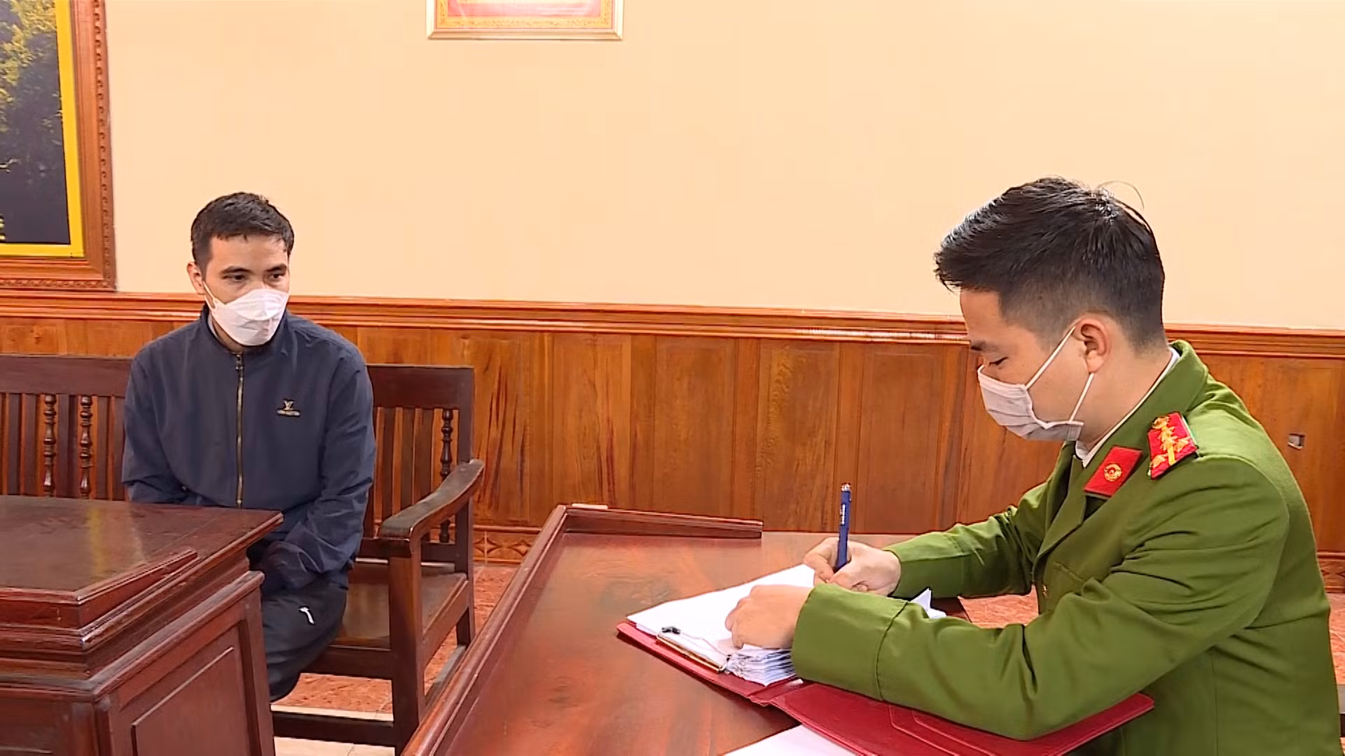 Tạm giữ 15 đối tượng trong đường dây đánh bạc hơn 1.000 tỷ đồng qua mạng -0